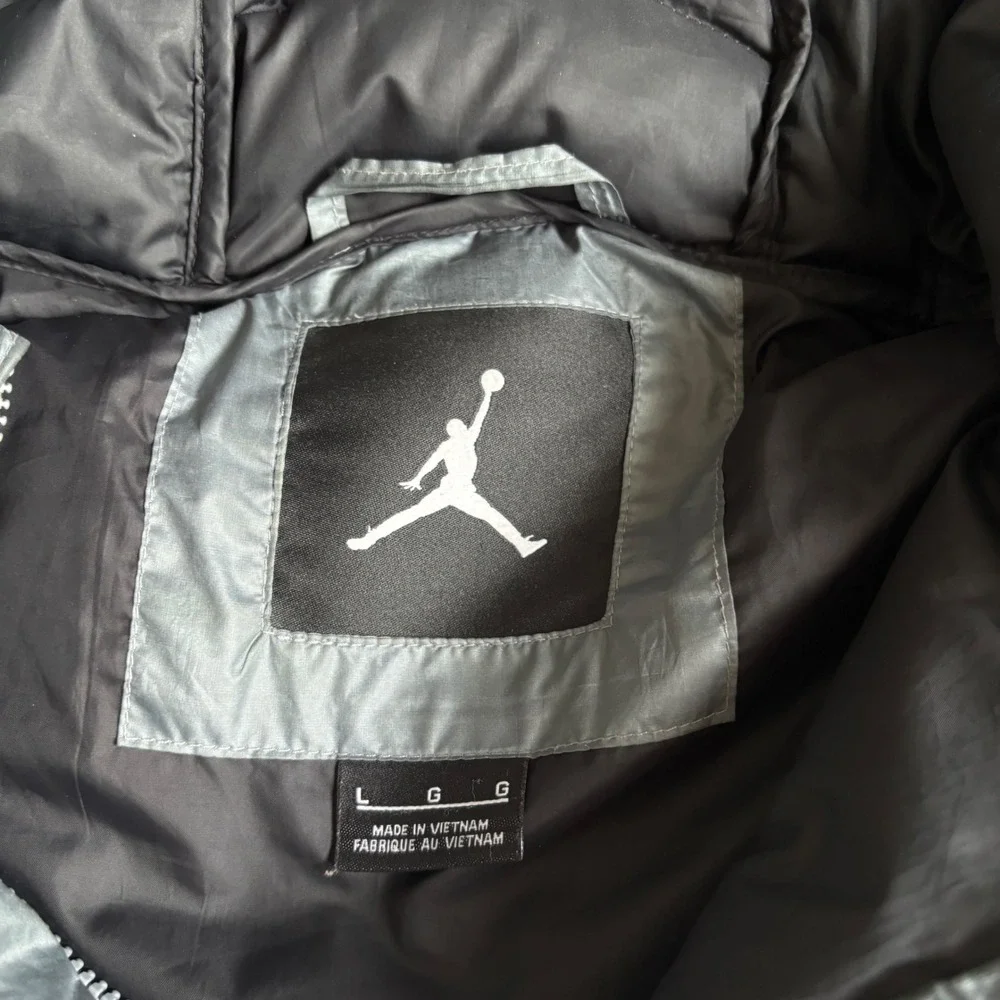 Jordan Puffer Jacket Mens L Grey Jumpman Down Filled Hooded Chevron Quilted Coat